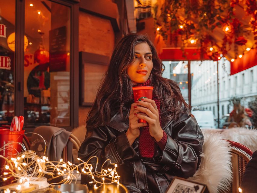 Paris: Private Christmas Photoshoot with Props - Key points at a glance