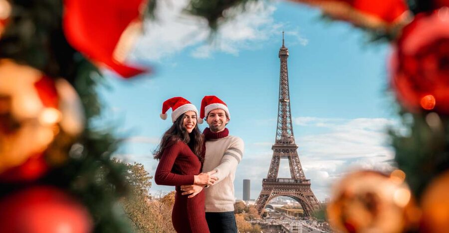 Paris: Private Christmas Photoshoot with Props - Why this short Paris photo session works