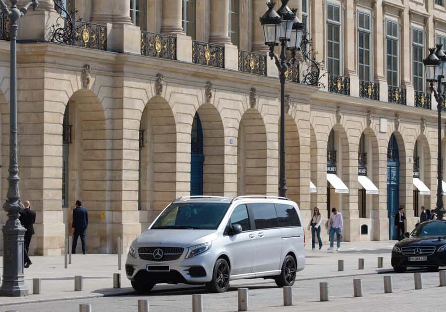 Paris VIP: Xmas Sightseeing Chauffeur Driven Tour 3hr - Champs-Élysées, Avenue Montaigne, and holiday shopping