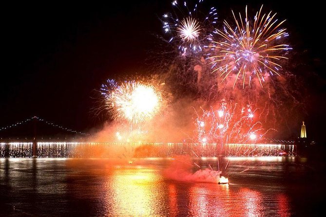 Passing the Year in a Boat with Champagne and Fireworks - Is $301.03 a fair price?