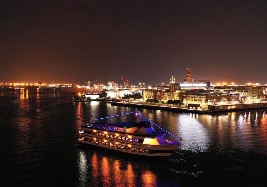 Philadelphia: Christmas Eve Gourmet Brunch or Dinner Cruise - Choosing brunch or dinner