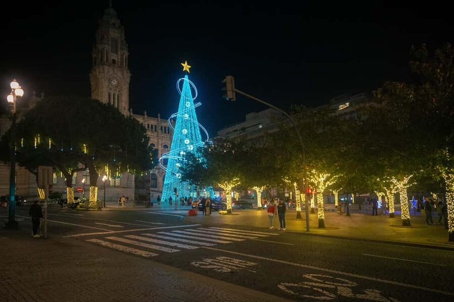 Porto: Christmas Lights Flexible Walking Tour - Starting beneath São Bento’s blue-and-white tiles