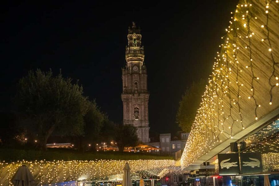 Porto: Christmas Lights Flexible Walking Tour - Jardim das Oliveiras and the Lello Bookstore façade