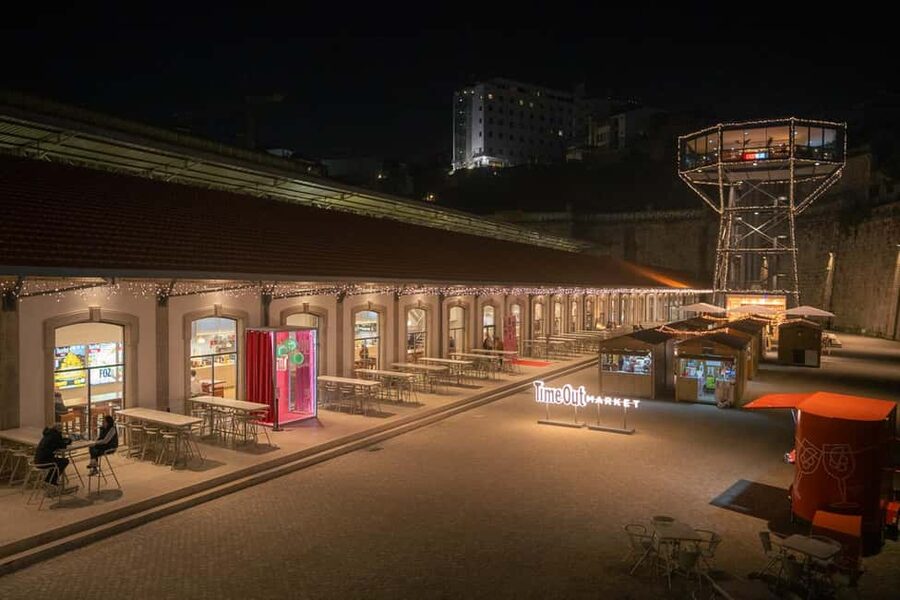 Porto: Christmas Lights Flexible Walking Tour - Is $9 good value for this Porto evening walk?