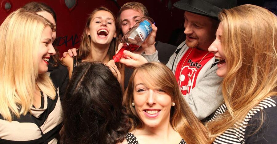 Prague: New Year's Eve Pub Crawl & Karlovy Lazne Club Entry - Key points to know before booking