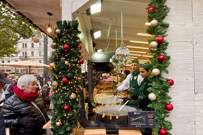 Private Budapest Christmas Market Tour with Chimney Cake & Mulled Wine - What the Budapest Christmas walk is really like