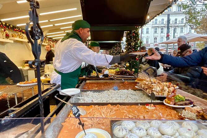 Private Budapest Christmas Market Tour with Chimney Cake & Mulled Wine - The private guide makes the difference
