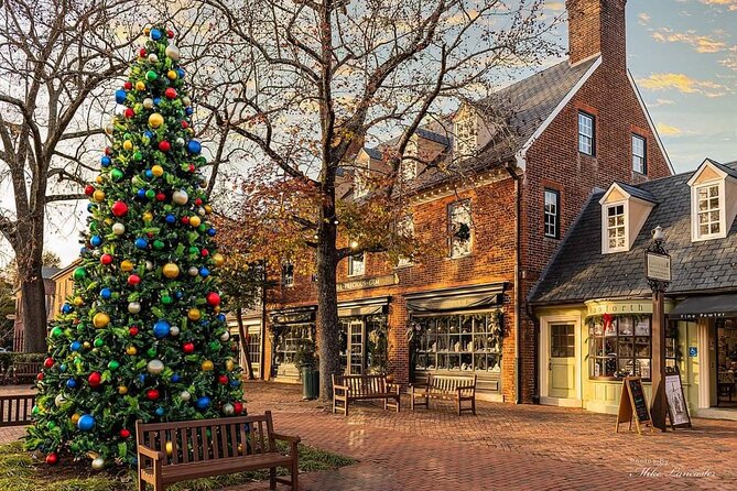 Private Colonial Williamsburg Christmas Holiday Decorations Walking Tour - Merchants Square gives you a festive opening