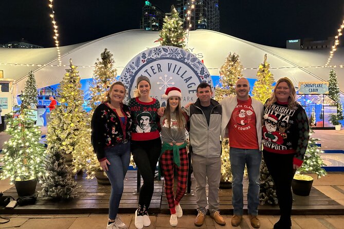 Private Tour to Christmas Winter Village, Bayshore and Hyde Park - Willow Avenue’s coordinated Christmas lights