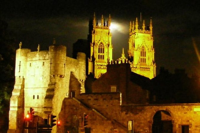 Private York Christmas Walking Tour - Starting on York’s 2,000-year-old City Walls