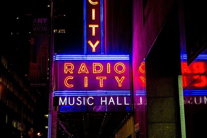 Radio City Christmas Spectacular Starring the Rockettes Ticket - Lighting, projection, confetti, and modern effects