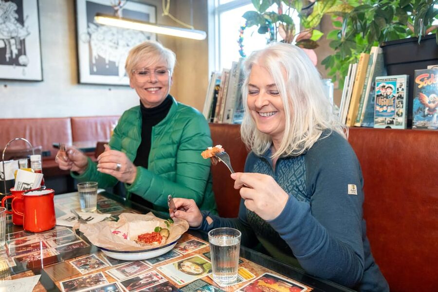 Reykjavik: Christmas Food Tour with Tastings and Drinks - Three festive drinks, including malt and appelsín