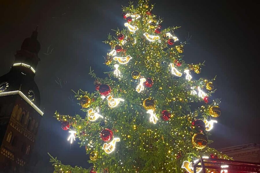 Riga: Old Town Legends & Christmas Spirit Walking Tour - Town Hall Square and St. Peter’s Church