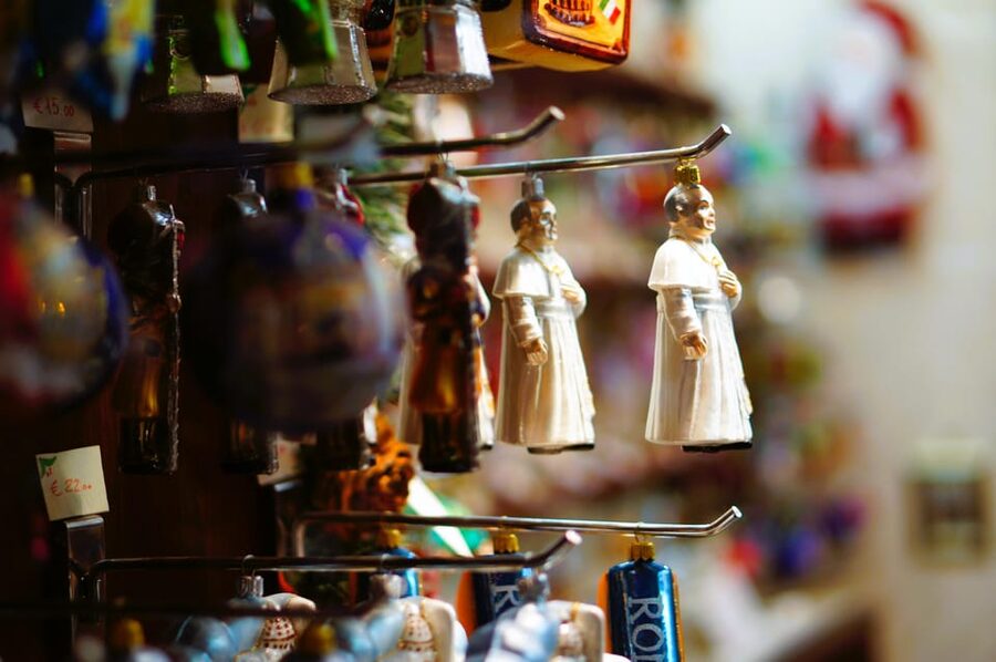 Rome: Christmas Lights Walking Tour - Fifteen minutes at Piazza Navona