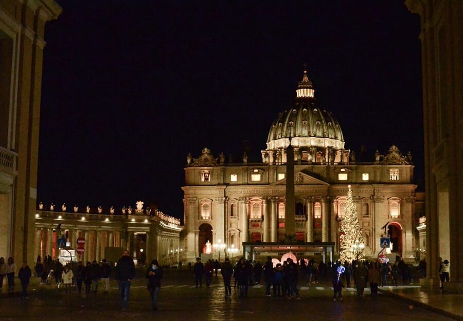 Rome: Christmas Lights Walking Tour - Via del Corso and the city’s grand central route