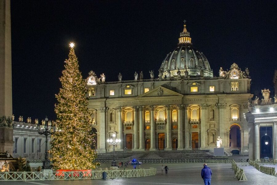 Rome: Christmas Nativities and Angels Tour - Piazza Venezia and the city’s Christmas decorations