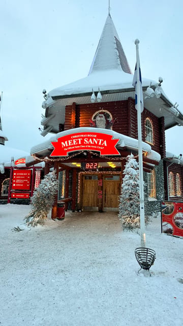 Rovaniemi: Guided Tour of Santa Claus Village - Crossing the Arctic Circle and finding the best photo spots
