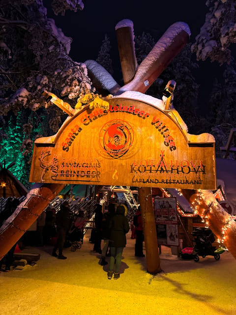 Rovaniemi: Guided Tour of Santa Claus Village - Snowman World and the safari activity areas