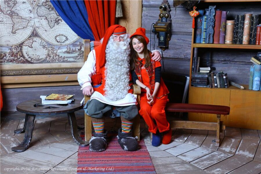 Rovaniemi: Meet Santa Claus, Reindeer Sleigh Ride & Huskies - Meeting Santa and the elves