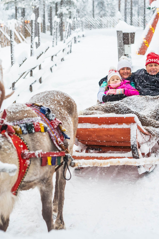 Rovaniemi: Private Pro Photoshoot in Santa Claus Village - Why This Photoshoot Makes Sense in Rovaniemi