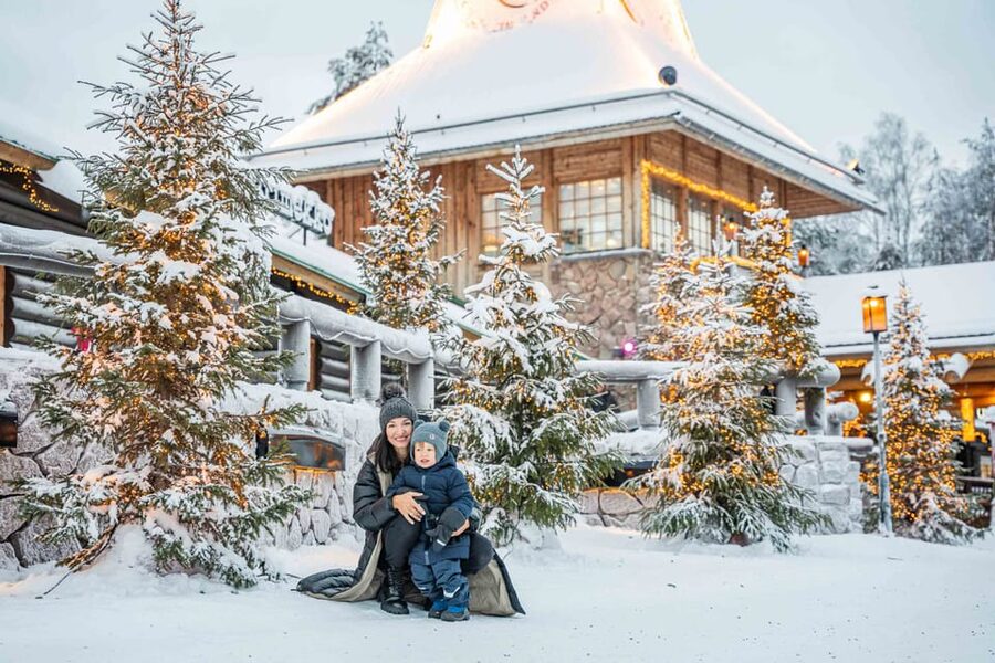 Rovaniemi: Private Pro Photoshoot in Santa Claus Village - Stay for Santa Claus or Ride Back to Rovaniemi