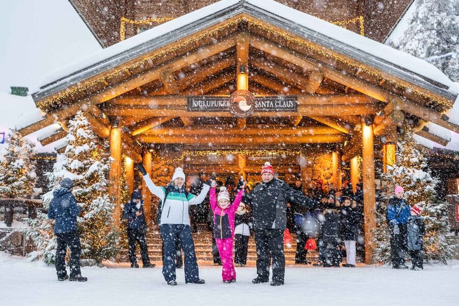 Rovaniemi: Private Pro Photoshoot in Santa Claus Village - The Equipment Problem You Should Know About