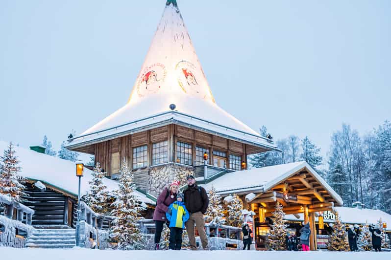 Rovaniemi: Private Pro Photoshoot in Santa Claus Village - From Your Hotel to the Arctic Circle