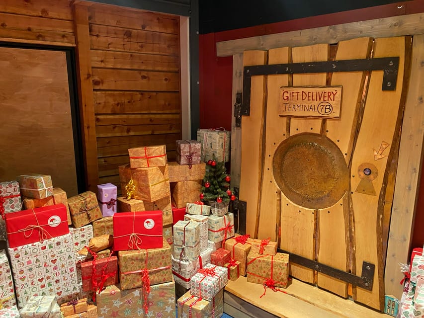 Rovaniemi: Santa Claus Village and Husky sledge/guided tour - Santa Claus Village: More Than a Photograph