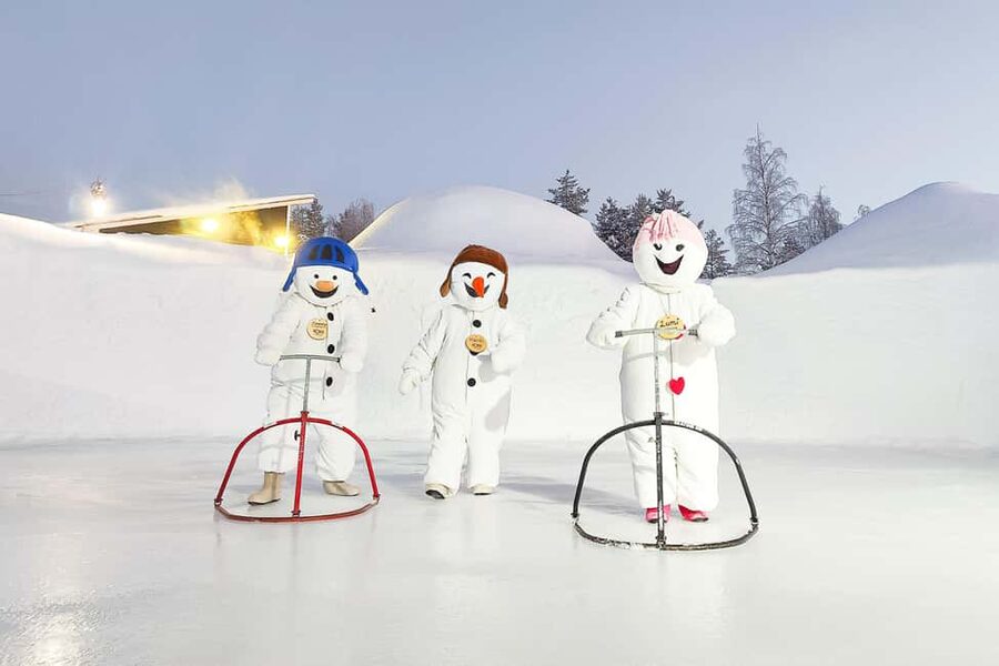 Rovaniemi: Snowman World Entry Ticket in Santa Claus Village - Eating inside the Snow Restaurant