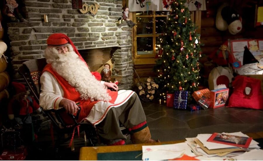 Rovaniemi: Tour to Santa Claus Village with Hotel pick up - Crossing the Arctic Circle