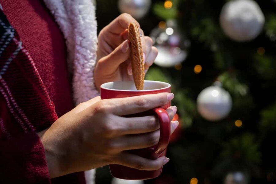 Saarbrücken: Magical Christmas tour through the old town - Red or white Saarbrücken mulled wine