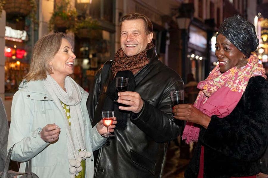 Saarbrücken: Magical Christmas tour through the old town - Booking value and practical details