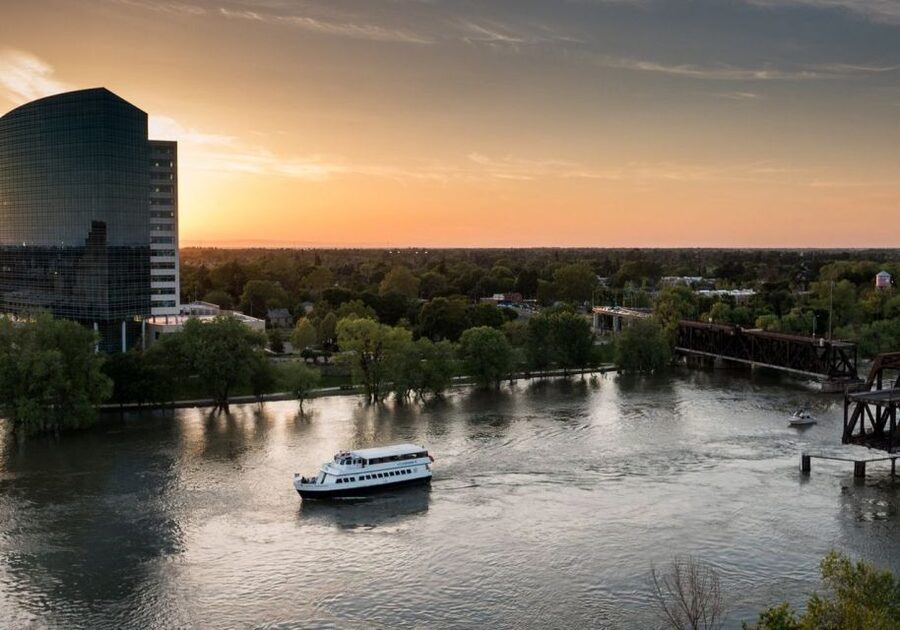 Sacramento: New Year's Eve River Cruise - Drinks, small bites, and the midnight toast