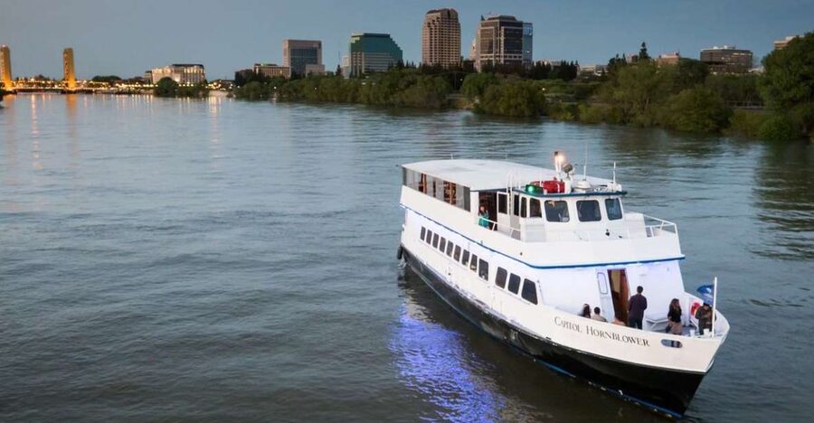 Sacramento: New Year's Eve Rock the Yacht Cruise - A smart way to plan the evening