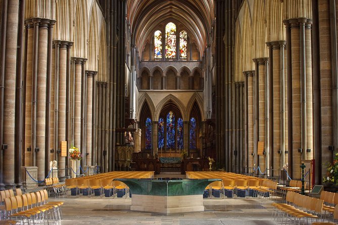 Salisbury, Stonehenge, Bath and Windsor with Christmas Lunch - Why this Christmas Day tour makes sense