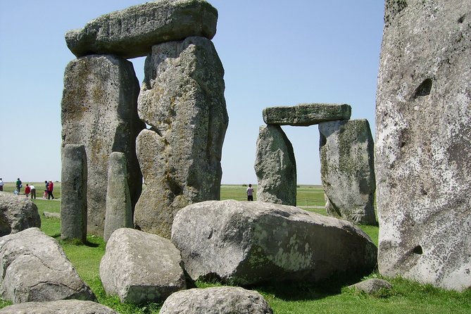 Salisbury, Stonehenge, Bath and Windsor with Christmas Lunch - Christmas lunch on a day when restaurants close