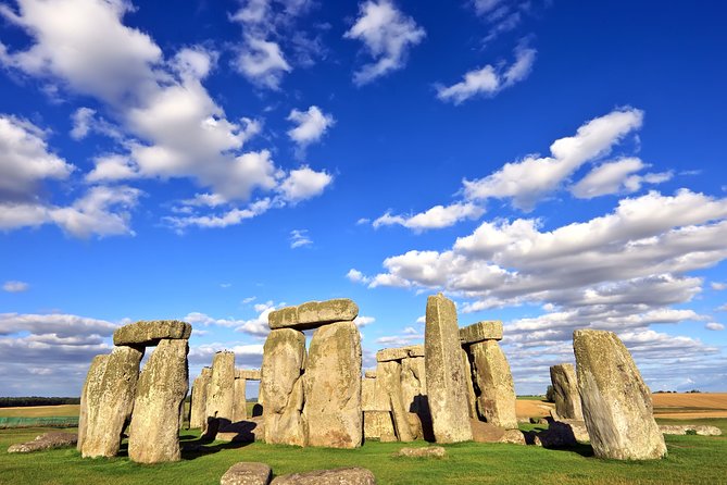 Salisbury, Stonehenge, Bath and Windsor with Christmas Lunch - The guide can shape the whole day
