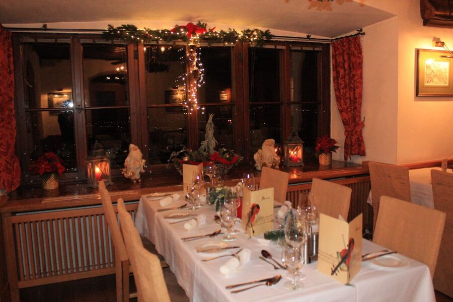 Salzburg: Christmas/Advent Concert & Dinner - Who will enjoy this evening most?