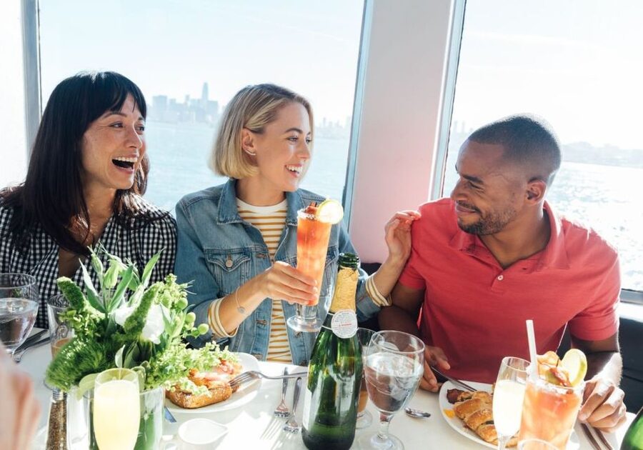 San Diego: Christmas Day Buffet Brunch or Dinner Cruise - A Christmas meal with a moving view