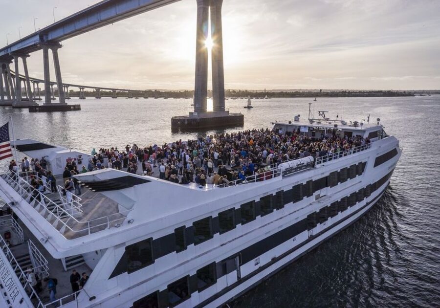 San Diego: Christmas Day Buffet Brunch or Dinner Cruise - Boarding at Pier 1 and settling in