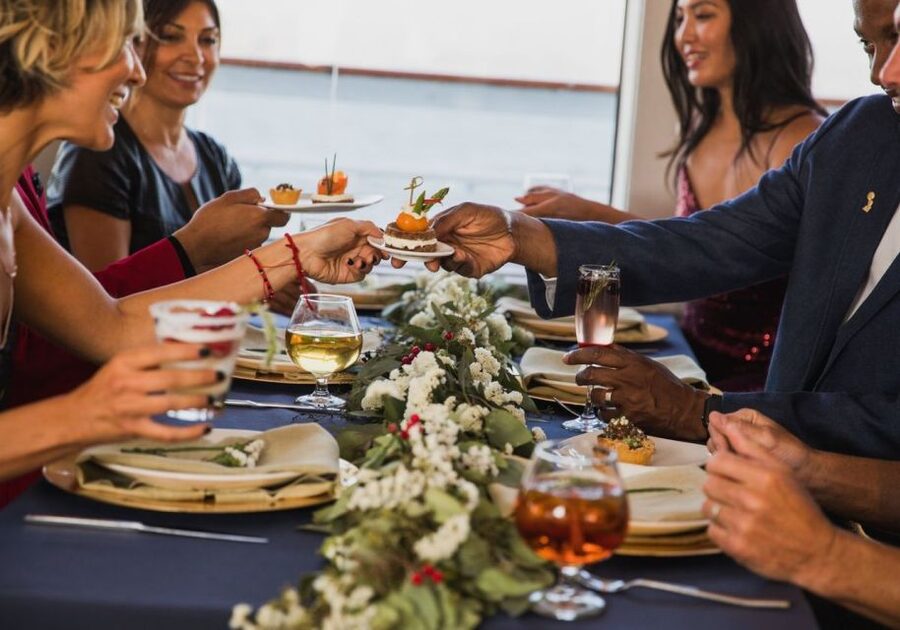 San Diego: Christmas Day Buffet Brunch or Dinner Cruise - The USS Midway and the best moments outside