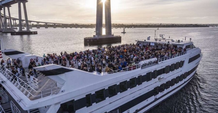 San Diego: Christmas Day Buffet Brunch or Dinner Cruise - How the $95 price works for you
