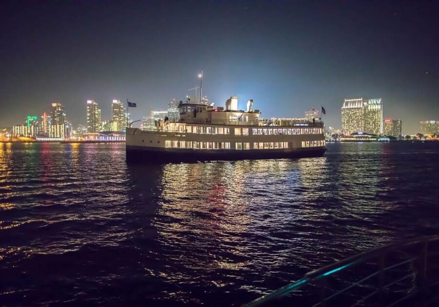 San Diego: New Year's Eve Early Buffet Dinner Cruise - Key points to know before booking