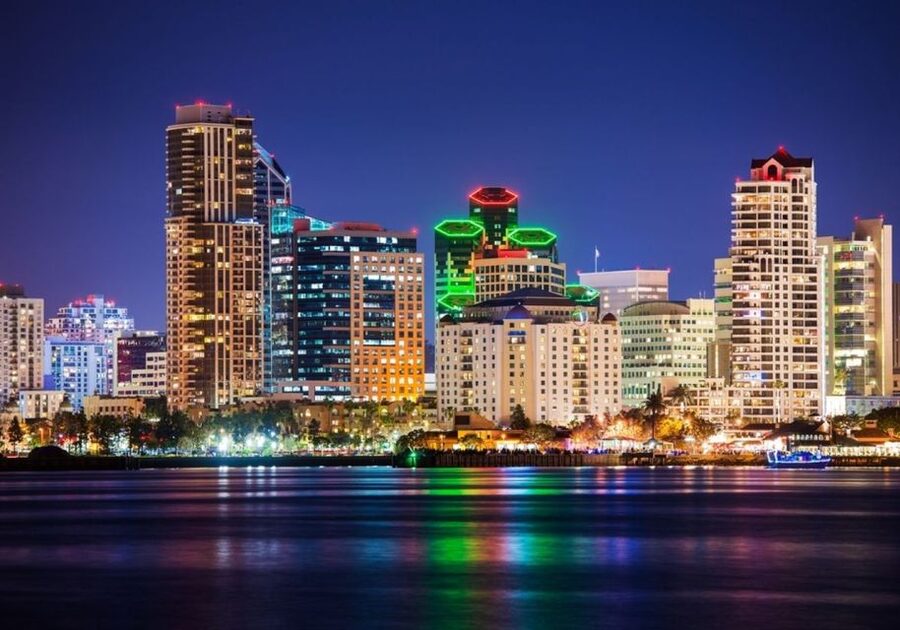 San Diego: New Year's Eve Gourmet Brunch or Dinner Cruise - What the dinner menu means for your group
