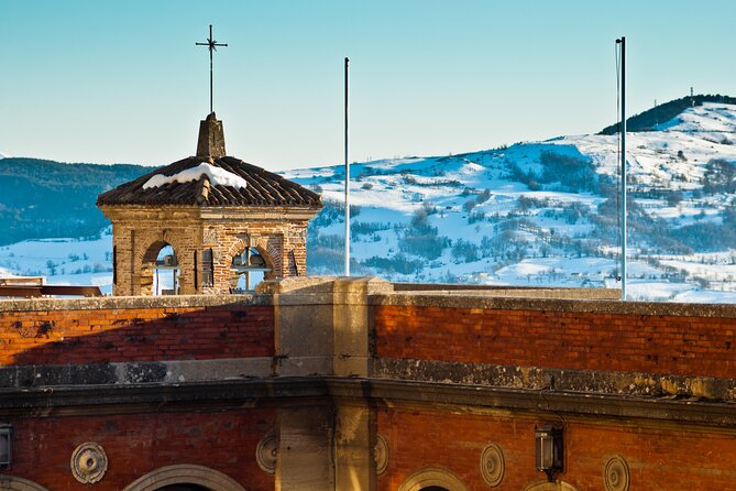San Marino’s Starlit Stroll: A Christmas Walking Tour - The Christmas market and local flavors