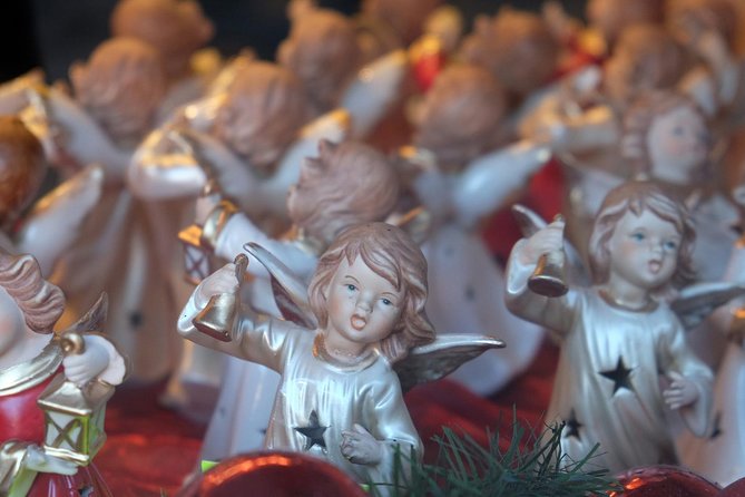 Small-Group Christmas Day Trip to Hallstatt from Vienna - St Gilgen’s small streets and Christmas market