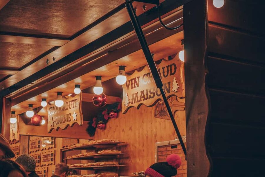 Strasbourg Christmas market tour and culinary city tour with tastings - Choosing the right Christmas drink