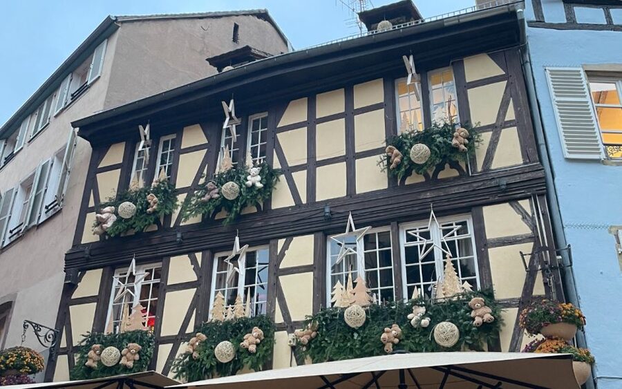 Strasbourg: Christmas Markets Walking Tour with Mulled Wine - Food stalls with an Alsatian accent