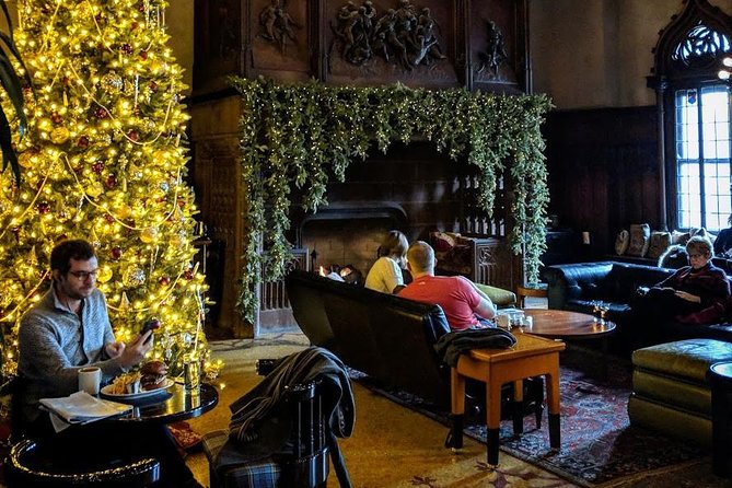 The Christmas Tree Crawl Experience Chicago at the Holidays - Key points at a glance