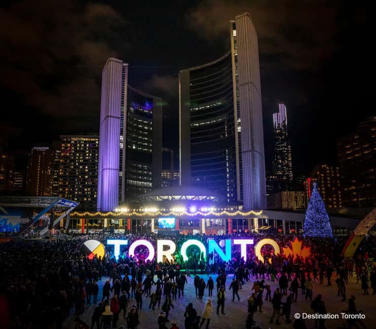 Toronto: Festive Lights Bus Tour - Winter comfort, weather, and photography